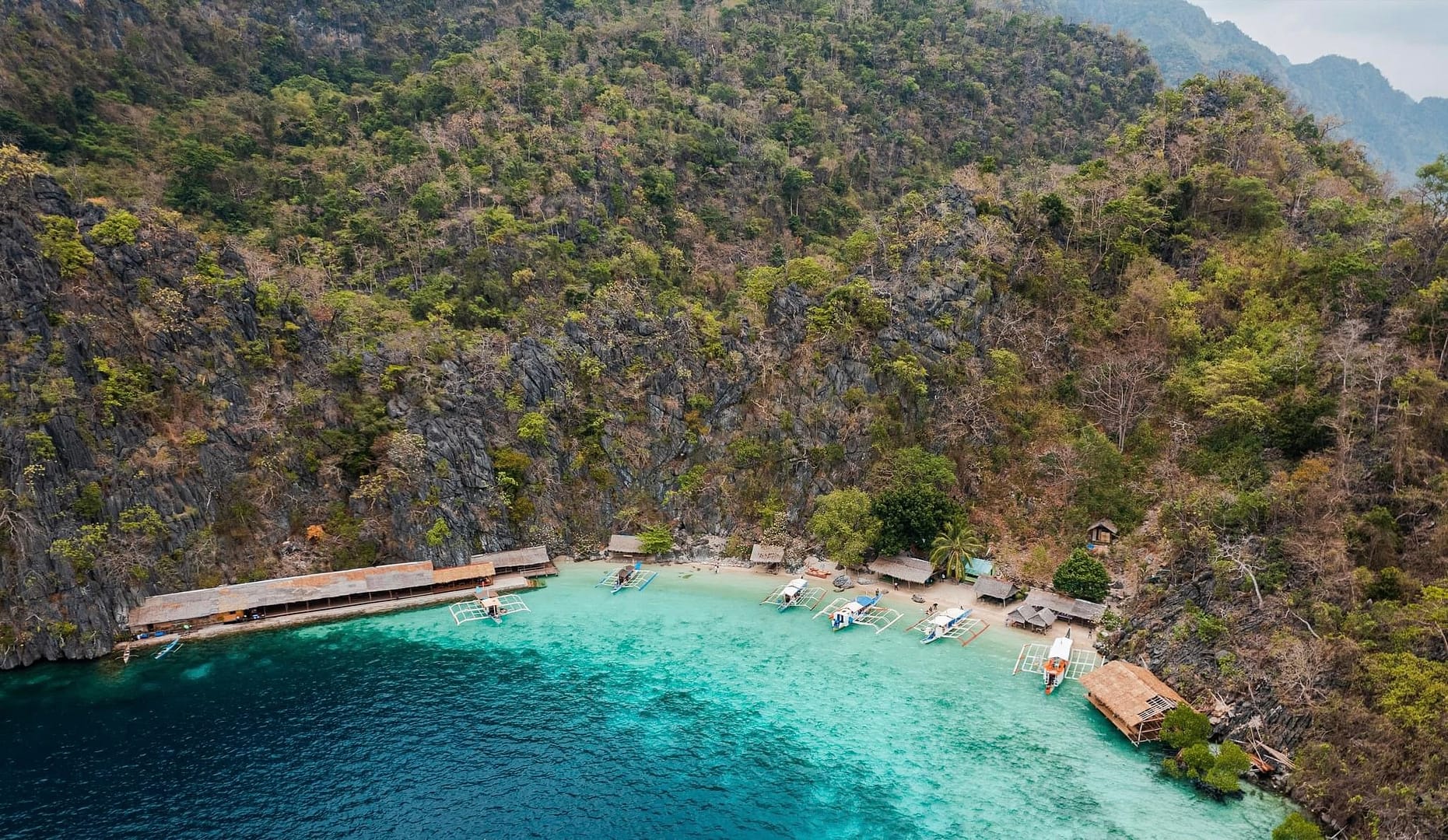 Atwayan-plage-coron-excursion-en-bateau-palawan-île-en-île-en-drone