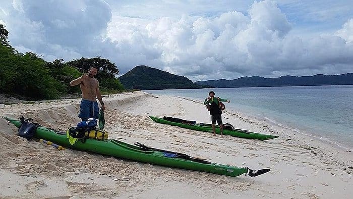 two-italians-kayak-canoe-around-palawan