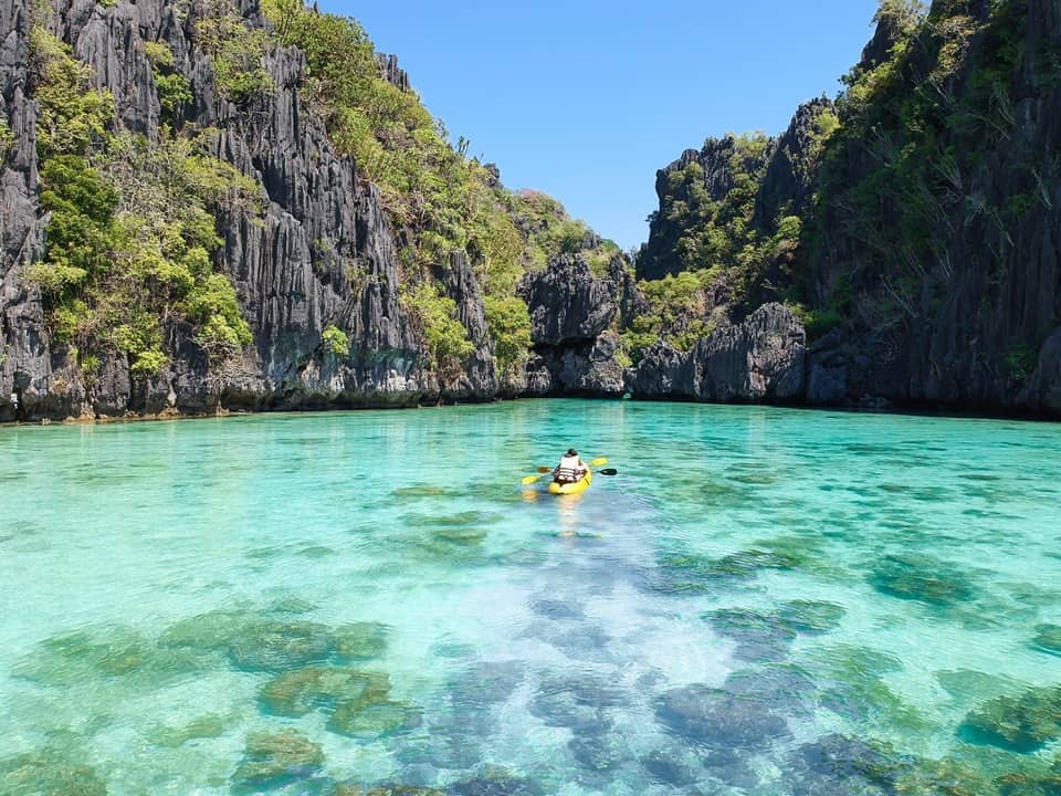 El Nido tours kayaking