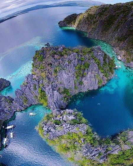 Boat tours between El Nido and Coron